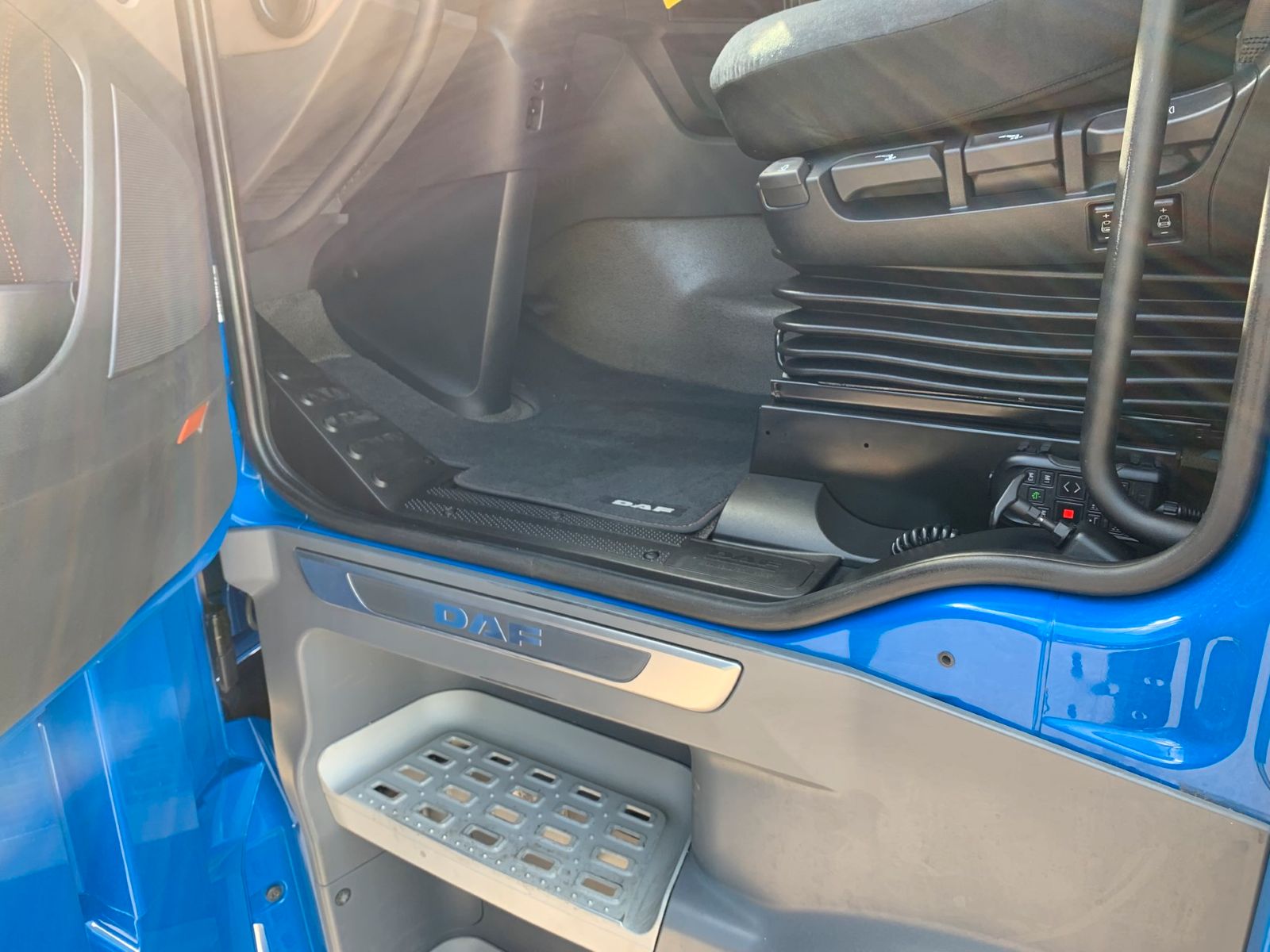 Fahrzeugabbildung DAF FT XF 480 SC LD