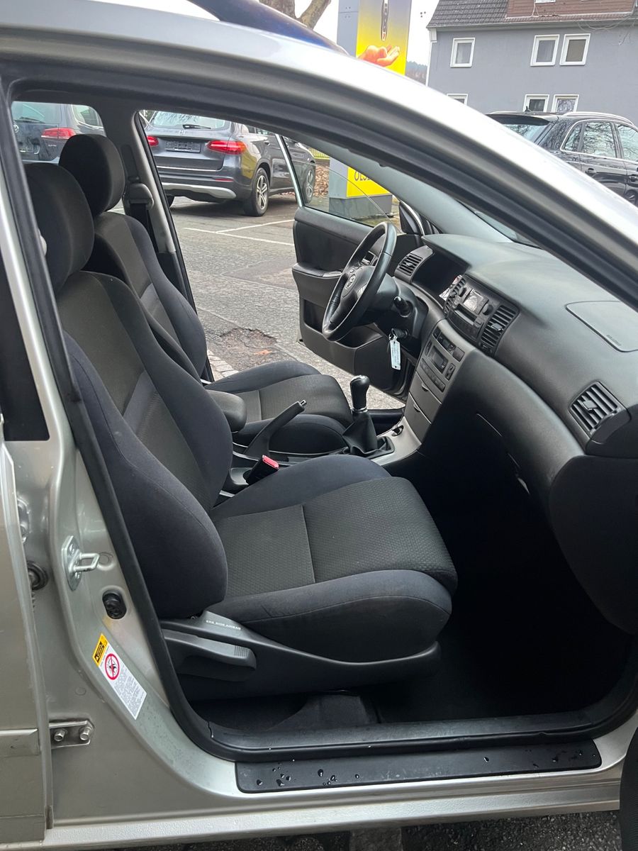 Fahrzeugabbildung Toyota Corolla Kombi 1.6 Sol * KLIMAAUTOMATIK *