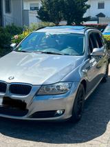 BMW 318d 2011 Panorama#Navi - BMW 318 aus 2011: Kombi, 318d