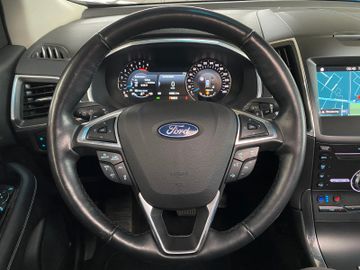 Fahrzeugabbildung Ford Edge Titanium 4x4 LED Navi Panorama 4xSitzheizg.