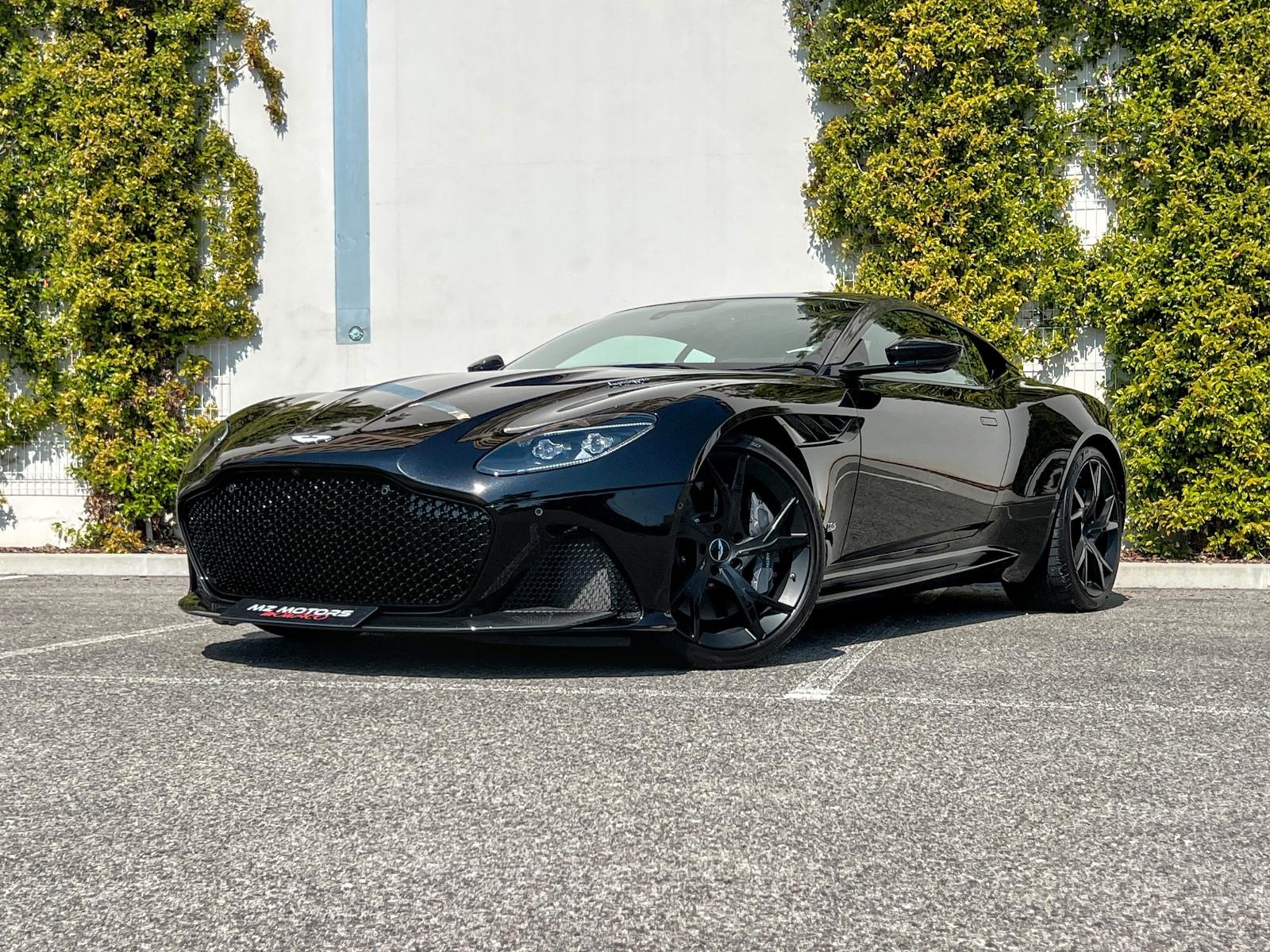 Aston Martin DBS 5.2 V12 SUPERLEGGERA - CARBON
