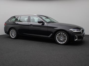 Fahrzeugabbildung BMW 530d LuxuryLine Pano Kamera Laser HUD DAB HiFi