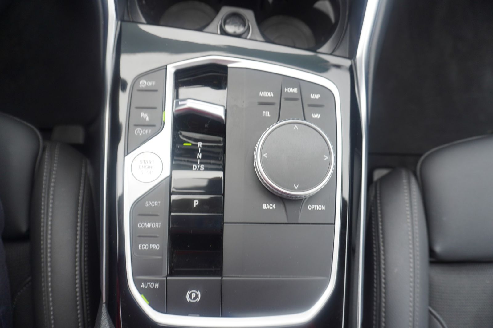 BMW 318i Touring Aut. LED Navi Teilleder Sportsitze foto 16