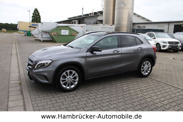 MERCEDES-BENZ GLA 200 Score~2.HAND~WENIG KM~BI-XENON~PANORADAC
