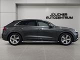 Audi Q8 45 TDI quattro, Pano, 1.Hand, Insp. Neu - graue Audi Q8