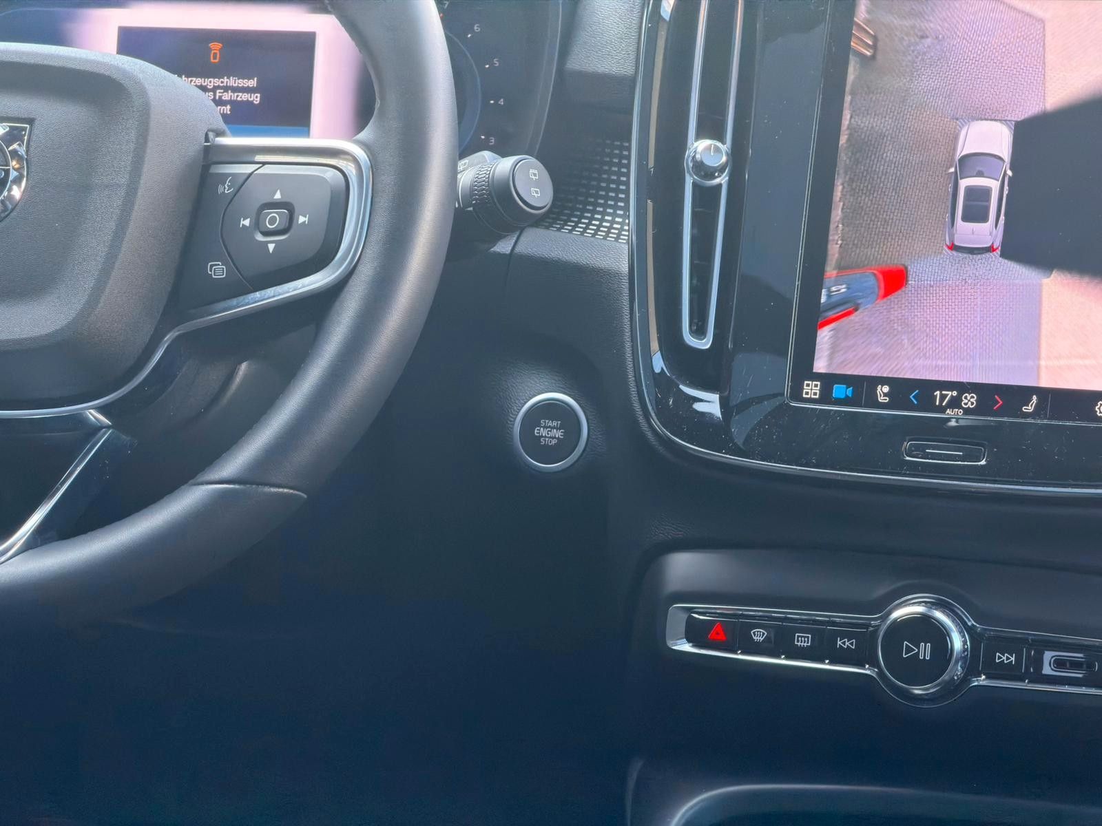 Fahrzeugabbildung Volvo XC40 B4 AWD Ultimate Dark*PANO*STDHZG*360°*ACC
