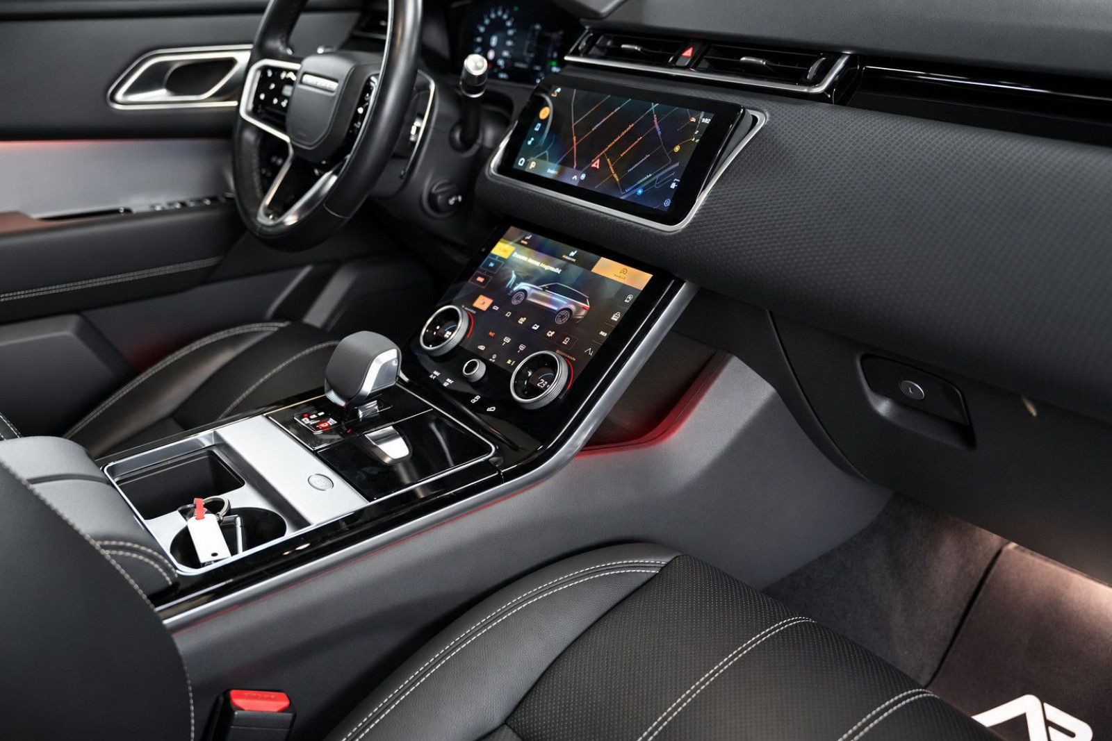 Fahrzeugabbildung Land Rover Range Rover Velar P400e *Panorama*Meridian*Kam