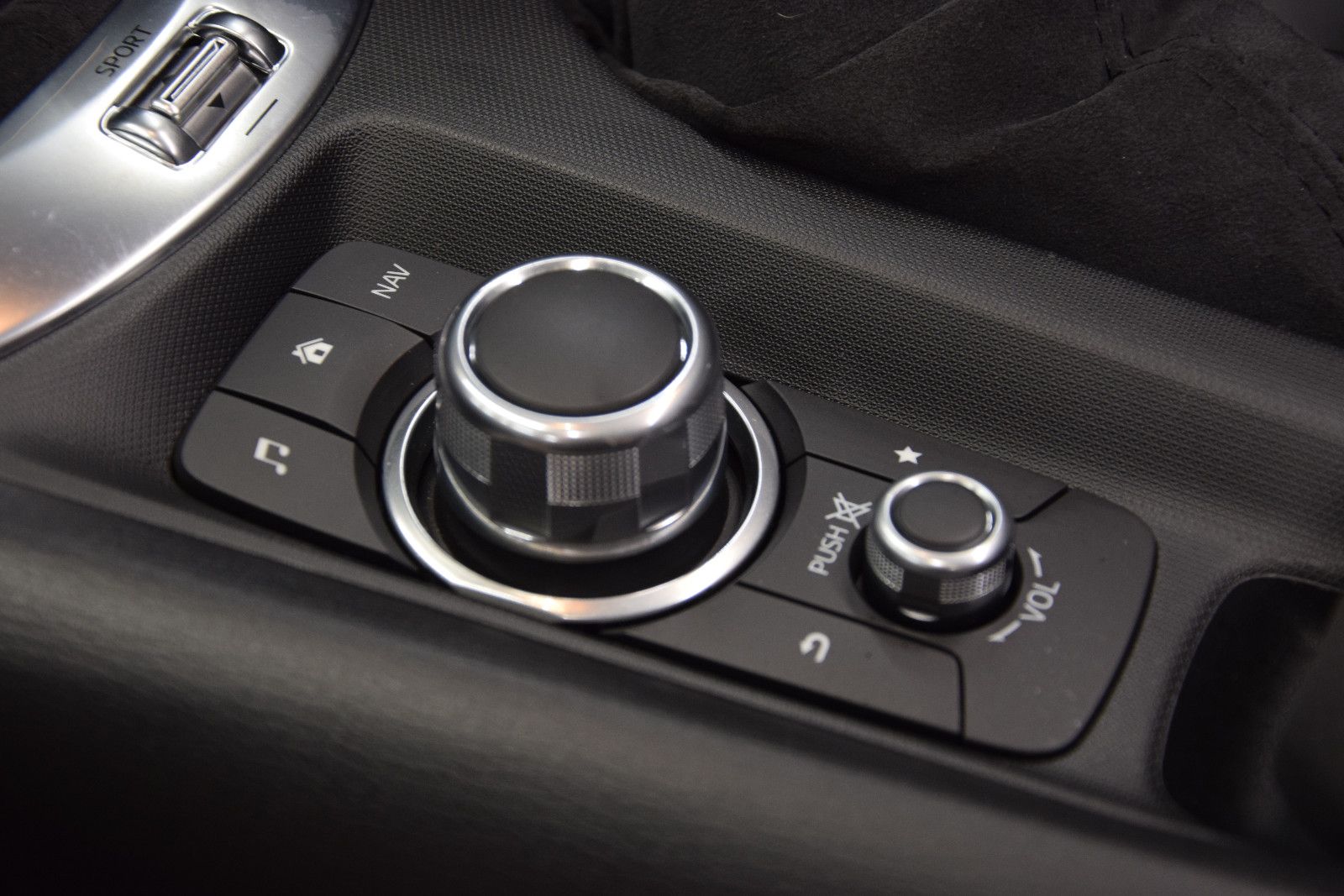 Fahrzeugabbildung Abarth 124 Spider Turismo Leder Bose PDC Radio+