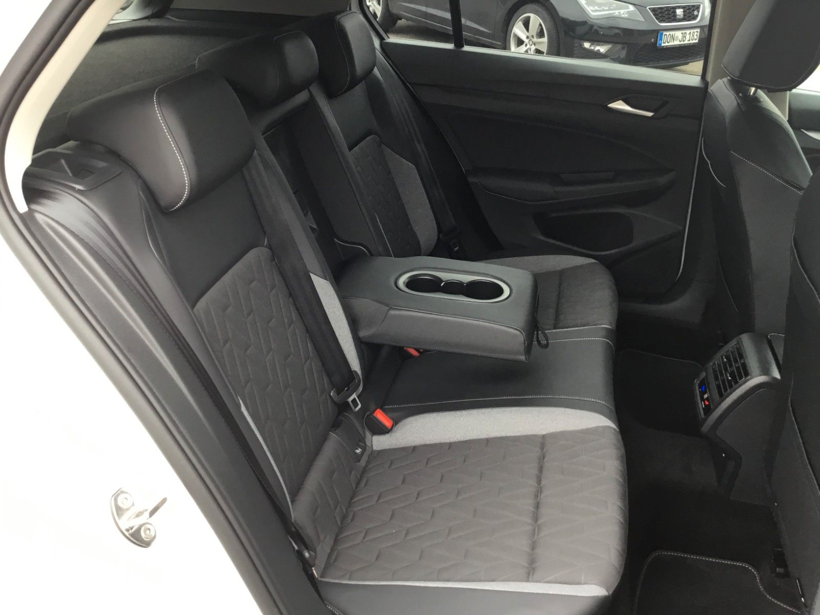 Fahrzeugabbildung Volkswagen Golf Goal 1.5 TSI+LED+Kamera+16"+AppConnect+ACC