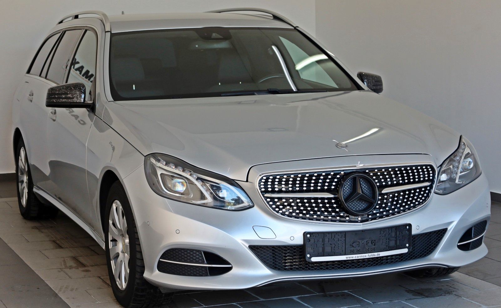 Fahrzeugabbildung Mercedes-Benz E 200d T BT Avantgarde T.Leder,Navi,LED,SH,PDC