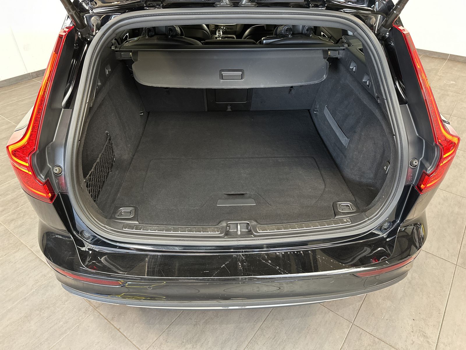 Fahrzeugabbildung Volvo V60 T8 AWD Inscription Hybrid NAV+LED+H&K+18ZOLL