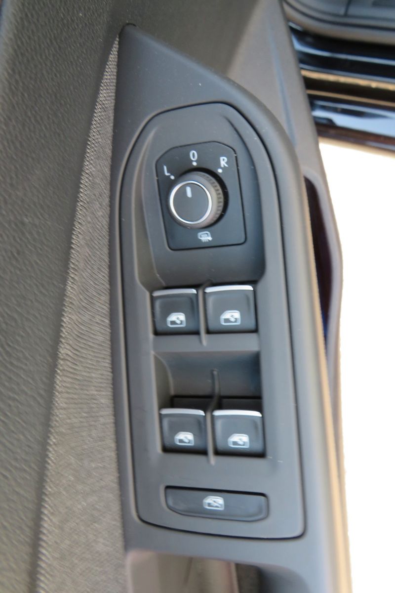 Fahrzeugabbildung Volkswagen Golf Variant LIFE DSG NAVI APP ACC SITZH. LED 1H