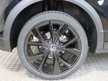 Fahrzeugverkauf 28 Volkswagen T-Roc 1.5 DSG R-Line Black AHK Pano Matrix Kame.