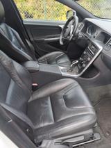 Volvo V60 D6 AWD NEUE BATTERIE!!! KLIMA,TÜV u. SERVICE - gebrauchte Volvo V60 aus dem Jahr 2013