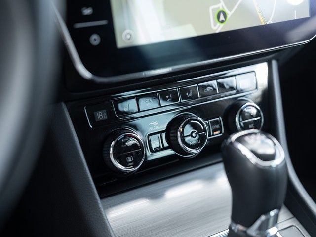 Superb Combi 2.0 TDI Style DSG AHK+MATRIX+RFK+NA