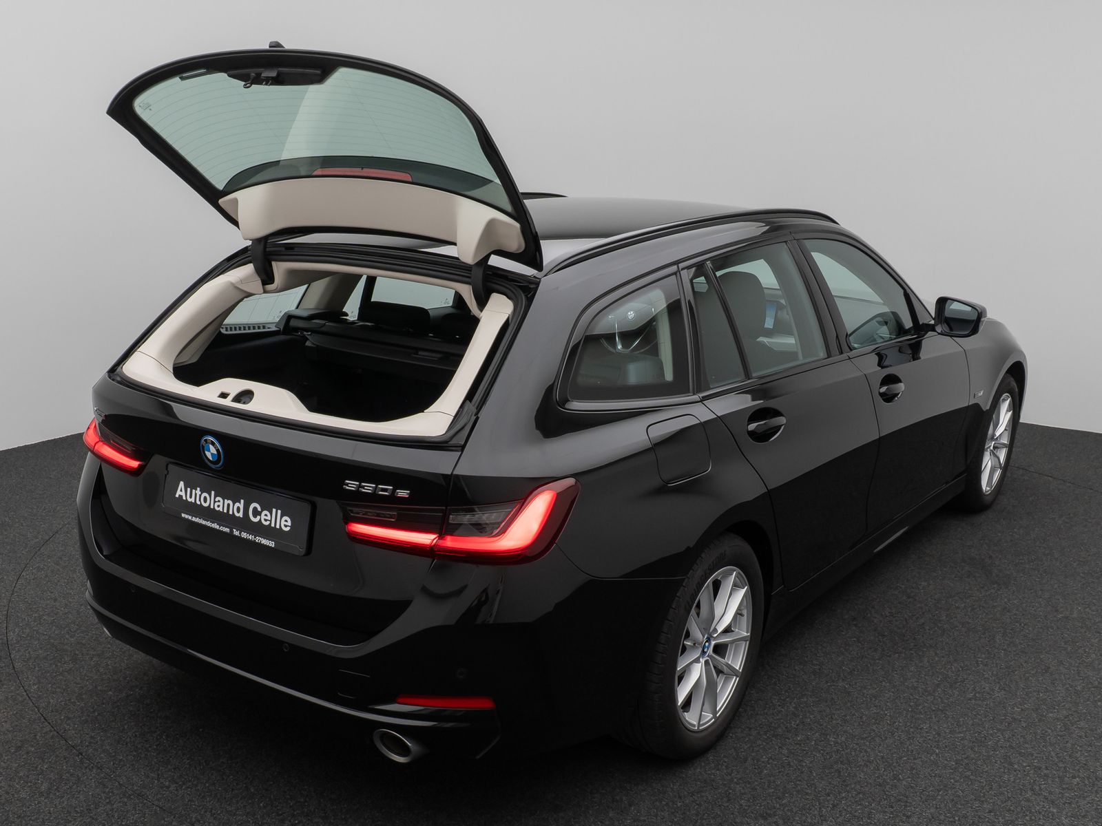 Fahrzeugabbildung BMW 330e xD DAB CockPit+ PDC Geschwindigkeitsreg