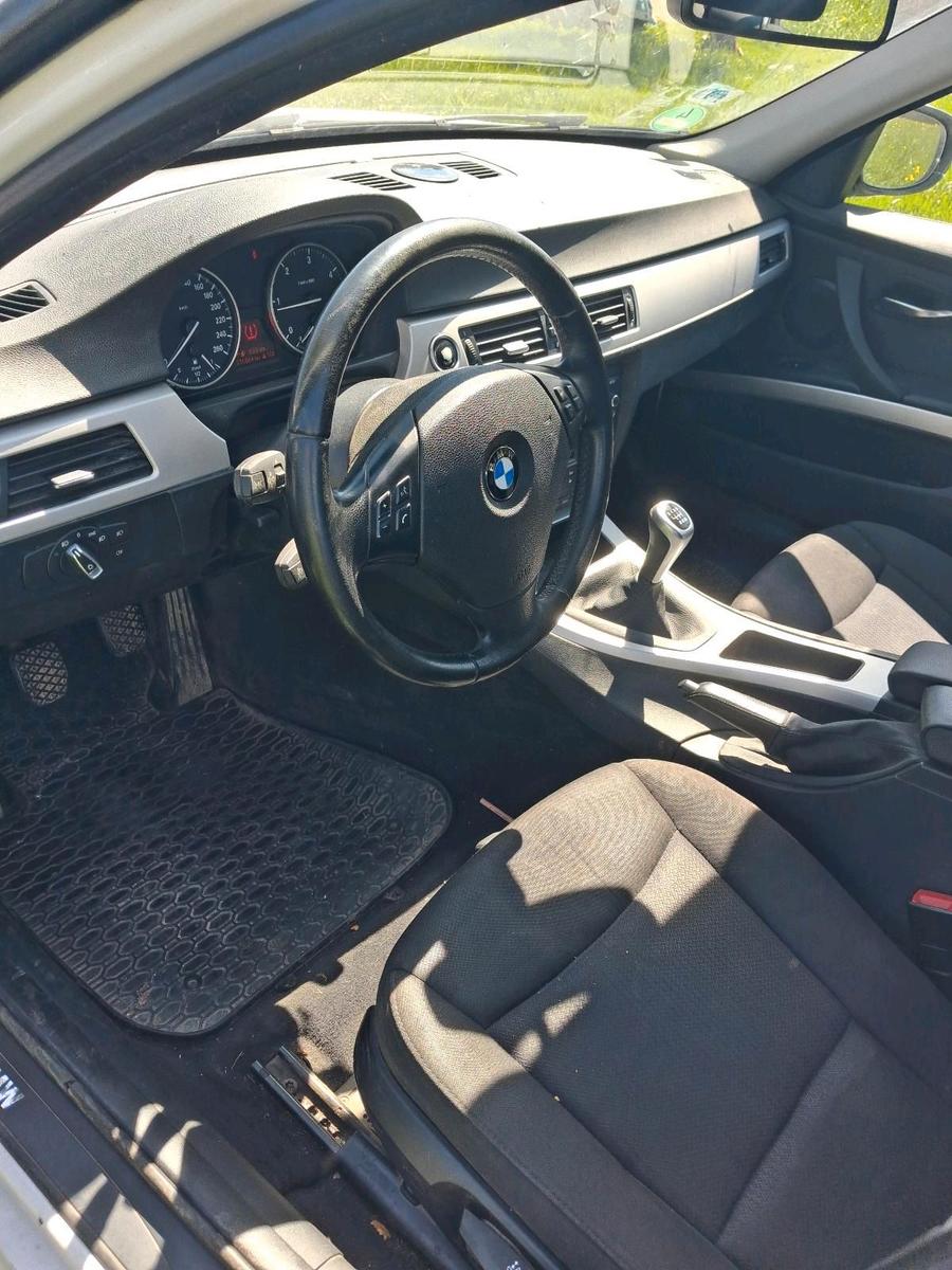 BMW 320 2009 — photo 6