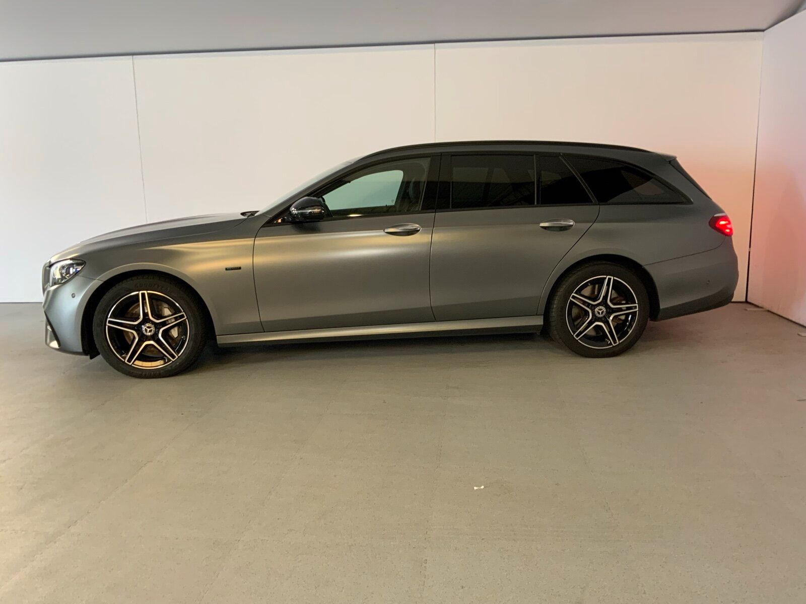 Mercedes-Benz E 300 de T AMG Distronic MultibeamLED 360° AHK imagem 3