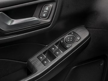 Ford Kuga 2.5 Plug-In Hybrid ST-Line X Stauassistent