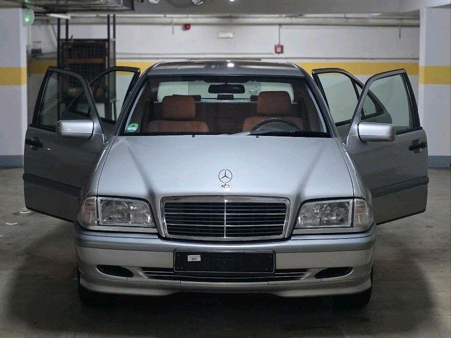 Mercedes-Benz C 240