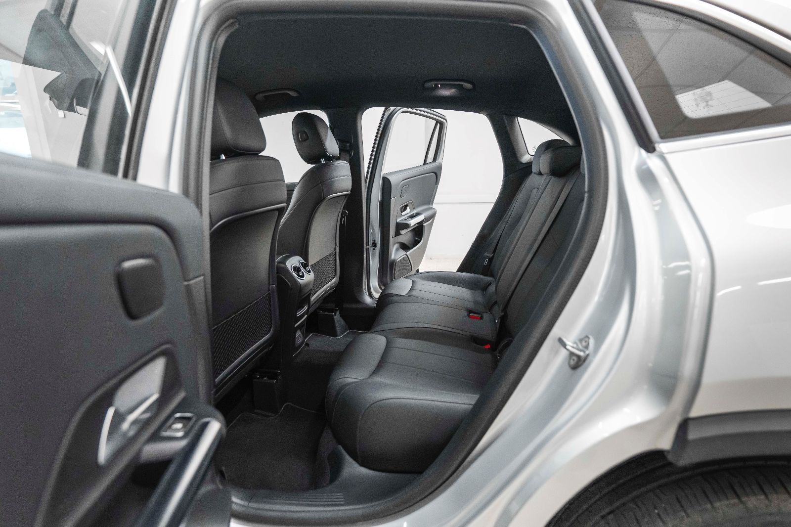 Fahrzeugabbildung Mercedes-Benz GLA 250e PLUG-IN ACC LED KAM TOTW KEYLESS GO NAV