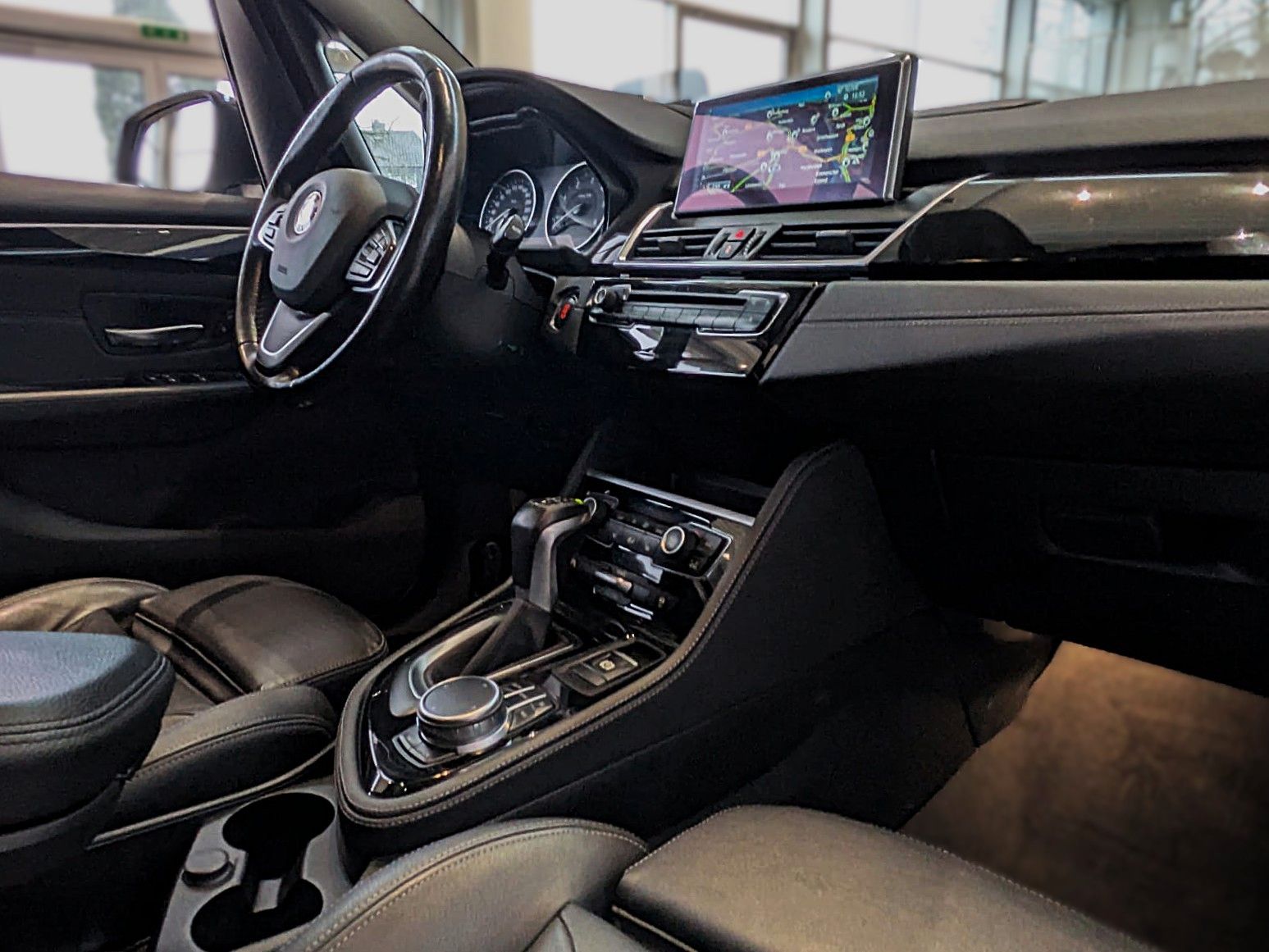 Fahrzeugabbildung BMW 220d Gran Tourer LEDER NAVI HUD PANO LED CAM
