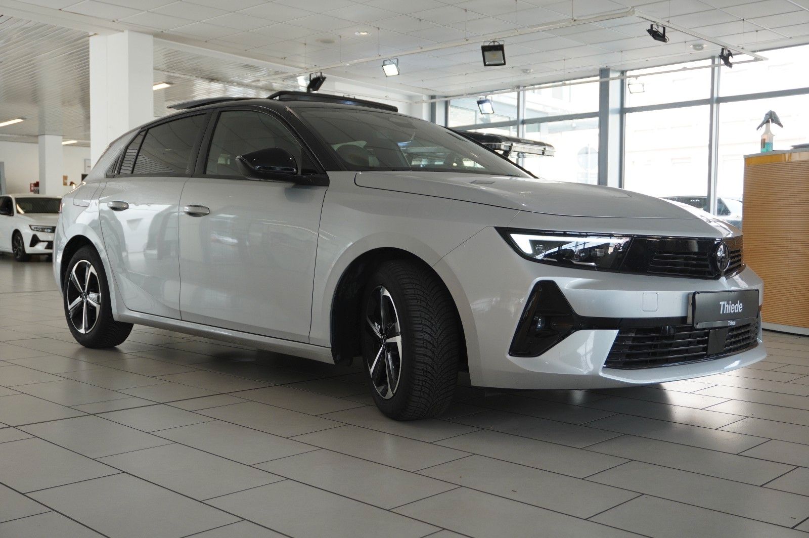 Fahrzeugabbildung Opel Astra L Lim. 1.2T GS LINE NAVI/LED/360°/PANO/DAB