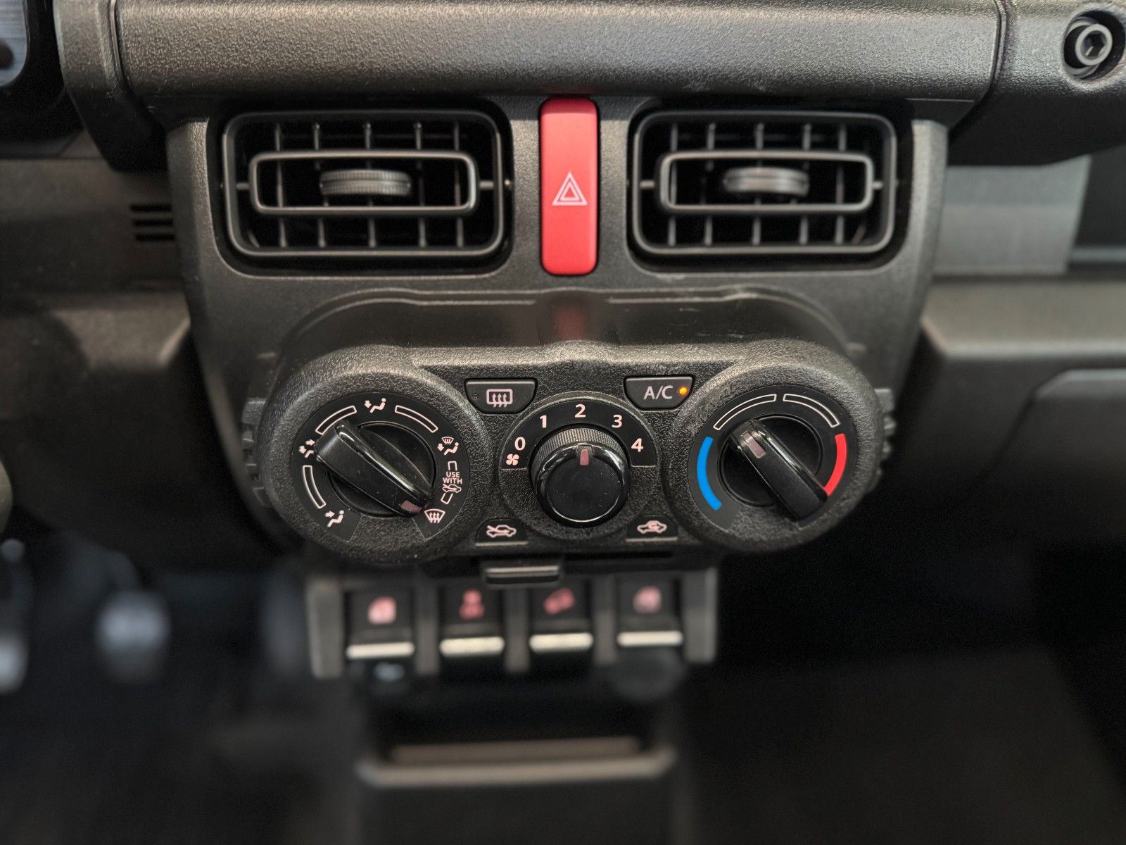 Fahrzeugabbildung Suzuki Jimny 1.5 Comfort AllGrip NFZ Klima Sitzheizung