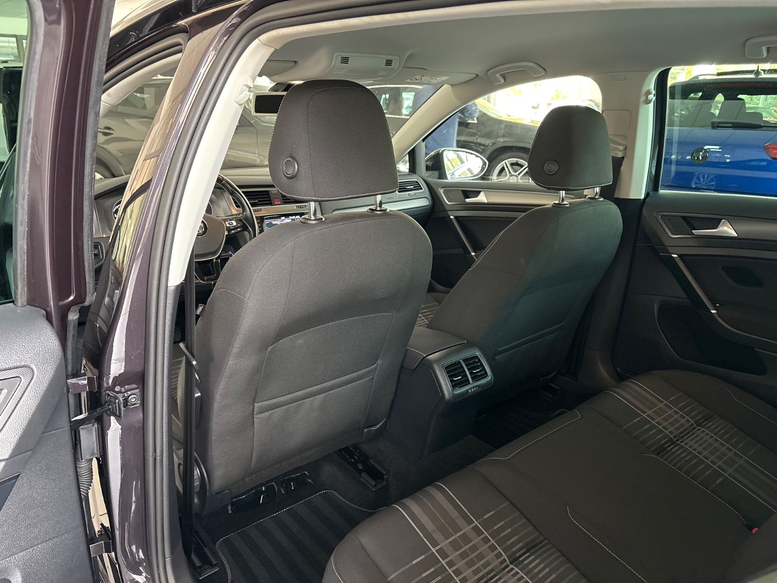 Fahrzeugabbildung Volkswagen Golf VII Lim. Lounge BMT