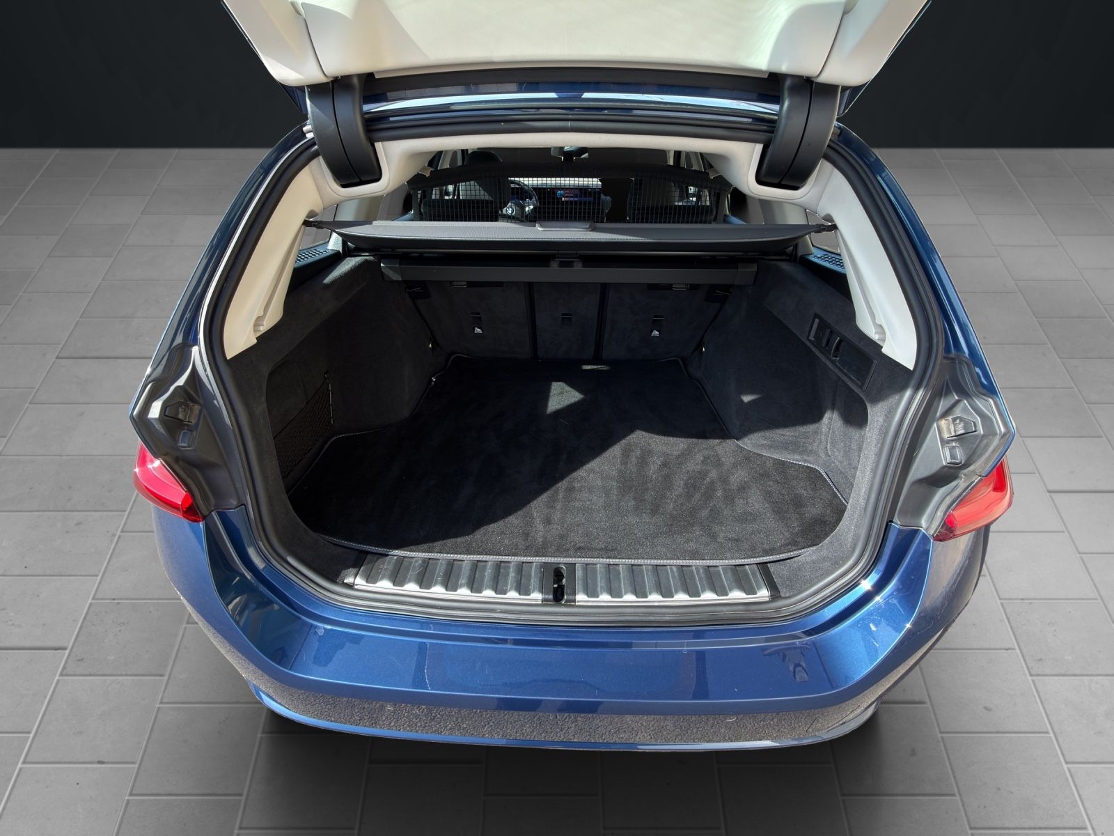 BMW 318 d Touring, LED, Komfortzugang, Driving Assis foto 17