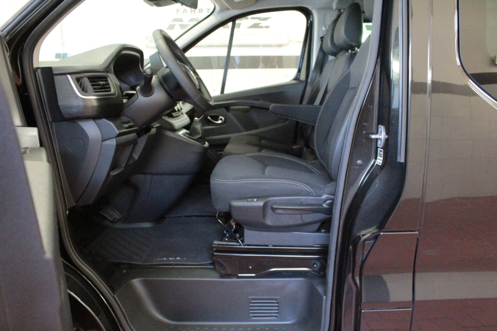 Fahrzeugabbildung Renault Trafic Blue dCi 150 EDC Life*Automatik*9-Sitzer*