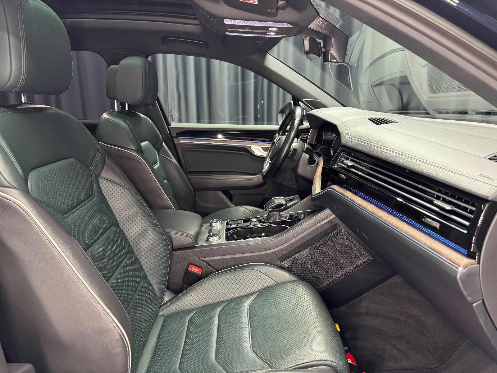 Fahrzeugabbildung Volkswagen Touareg 4.0 TDI V8 Atmosphere 4Motion|R-LINE|AHK