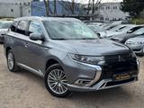 Mitsubishi Outlander 2.4 PHEV Plus 4WD 1.Hand*TÜV NEU*AHK - Mitsubishi Outlander Gebrauchtwagen in Berlin