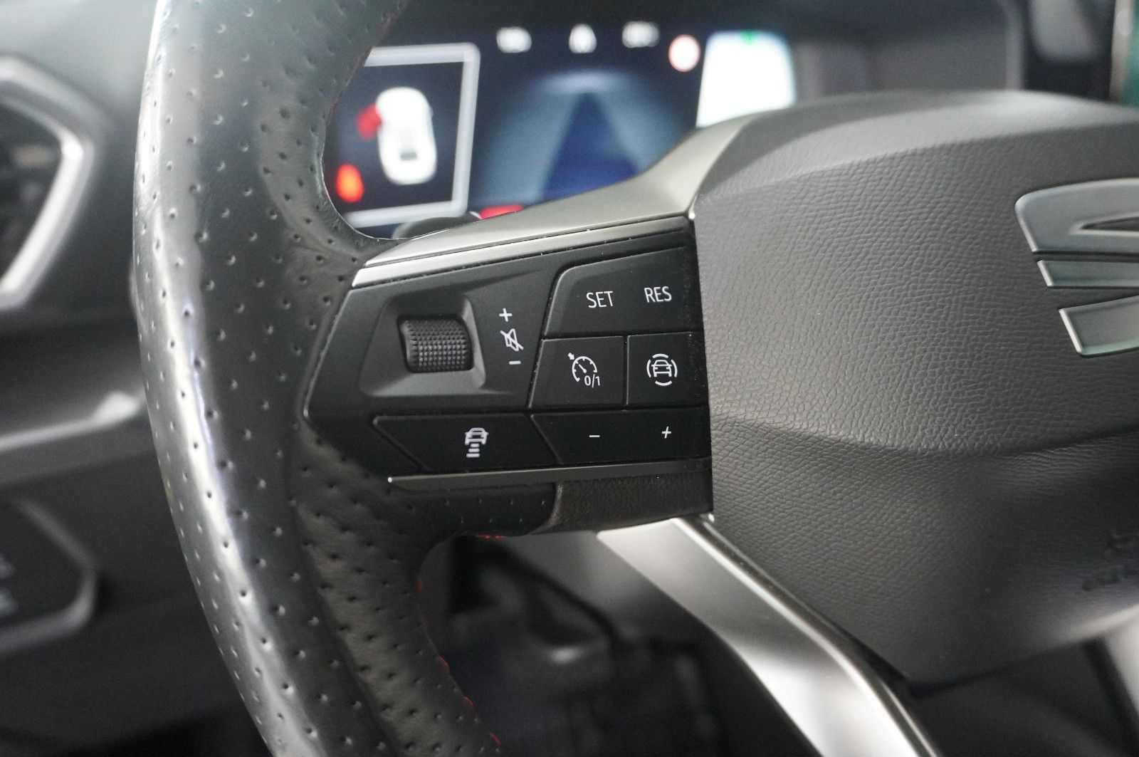 Fahrzeugabbildung SEAT Leon ST 1.5 TSI FR SPORT DSG NAVI/LED/VIRT./DAB+