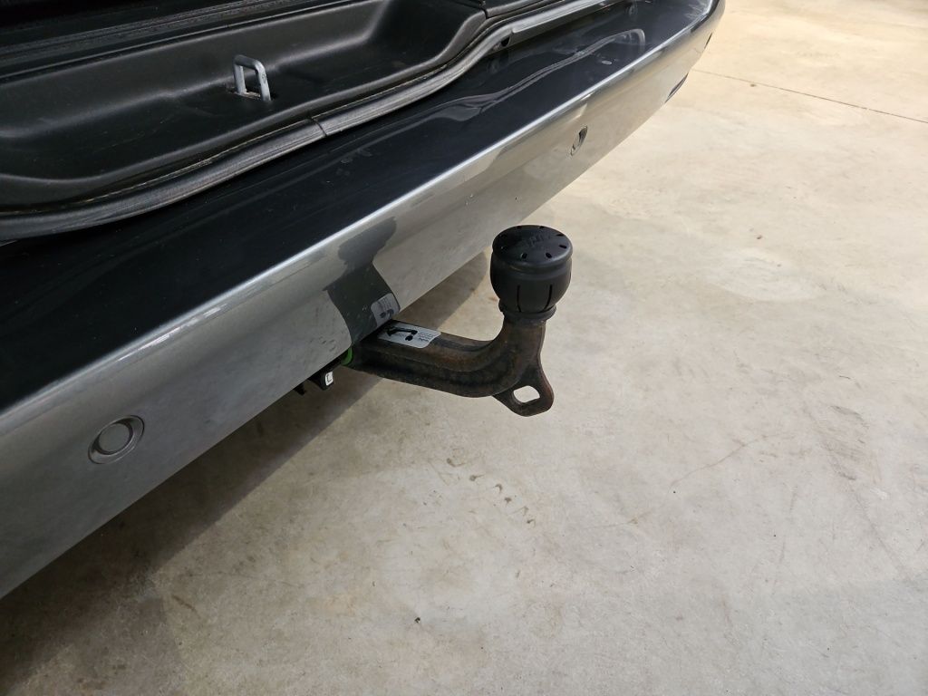 Fahrzeugabbildung Mercedes-Benz V 220 ED kompakt 7 Sitze LED STHZ 2,5t AHK MBUX