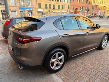 Alfa-Romeo Stelvio - 6