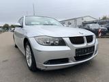 BMW 325 Baureihe 3 Lim. 325i / 1.Hand / Scheckheft - silberne BMW 325