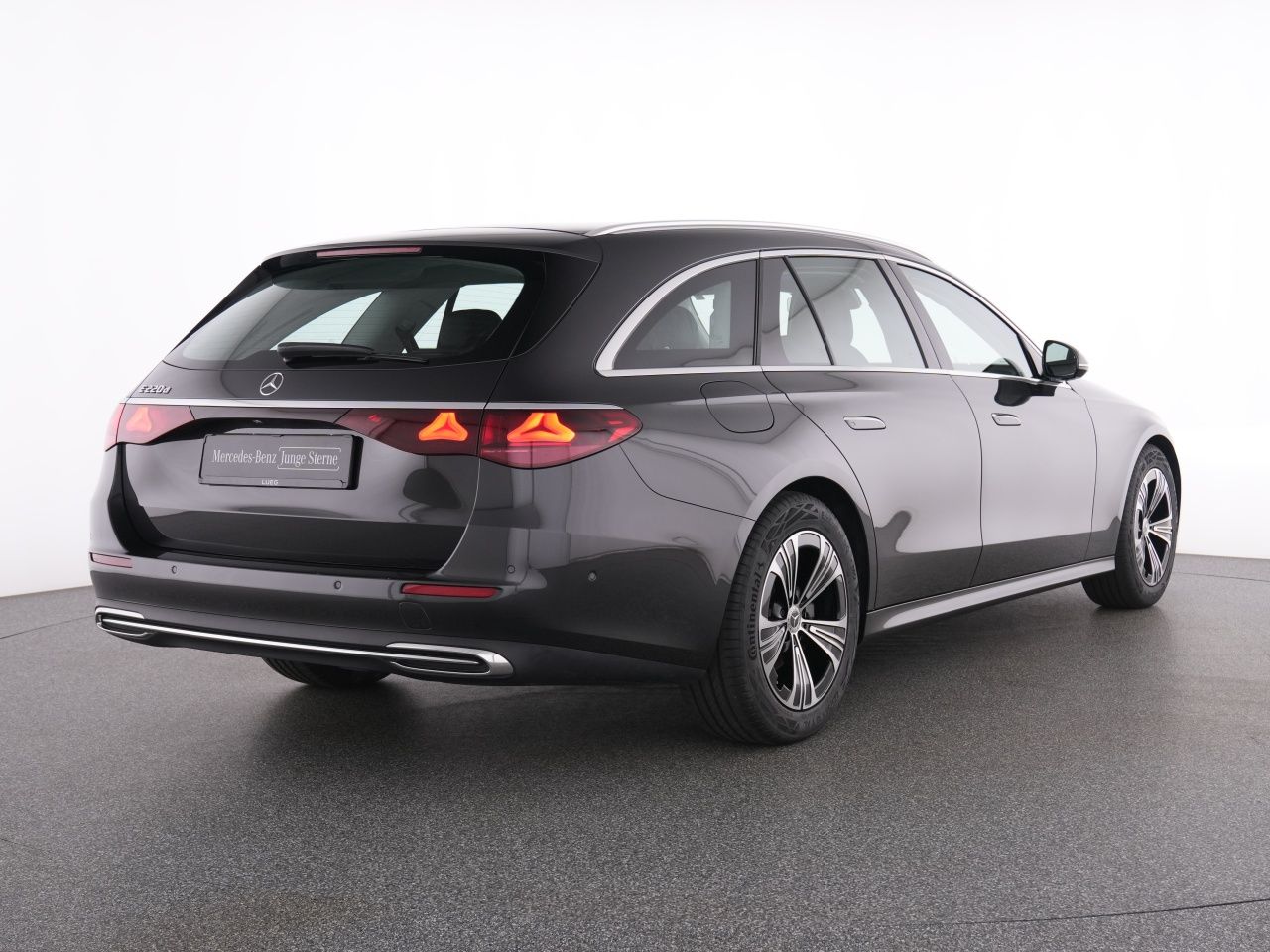 Mercedes-Benz E 220 d T Avantgarde+MBUX+LED+AHK+KeylGo+Amb+RFK imagem 3