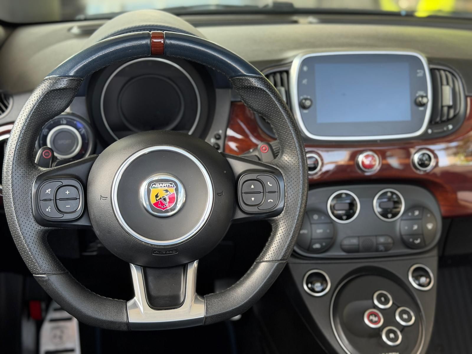 Fahrzeugabbildung Abarth 695C Rivale Navi KLIMA Mahagoni Optik ALU