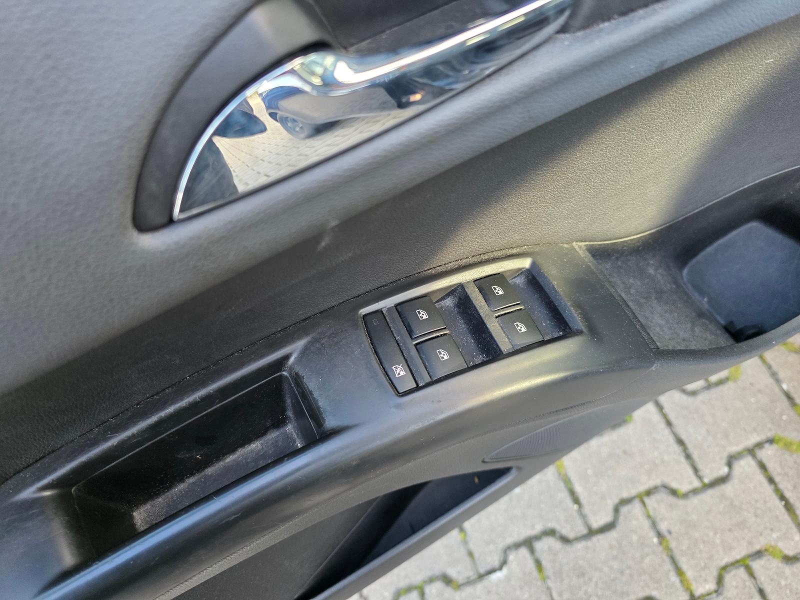 Opel Meriva 2011 — photo 6