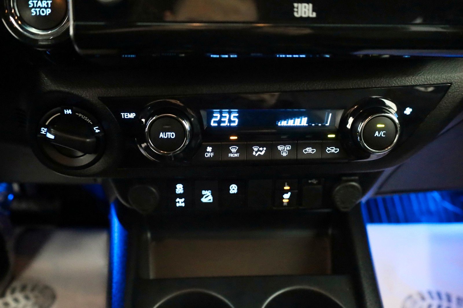 Fahrzeugabbildung Toyota Hilux 2.8 D-4D 4x4 Invincible,HardTop,Garantie