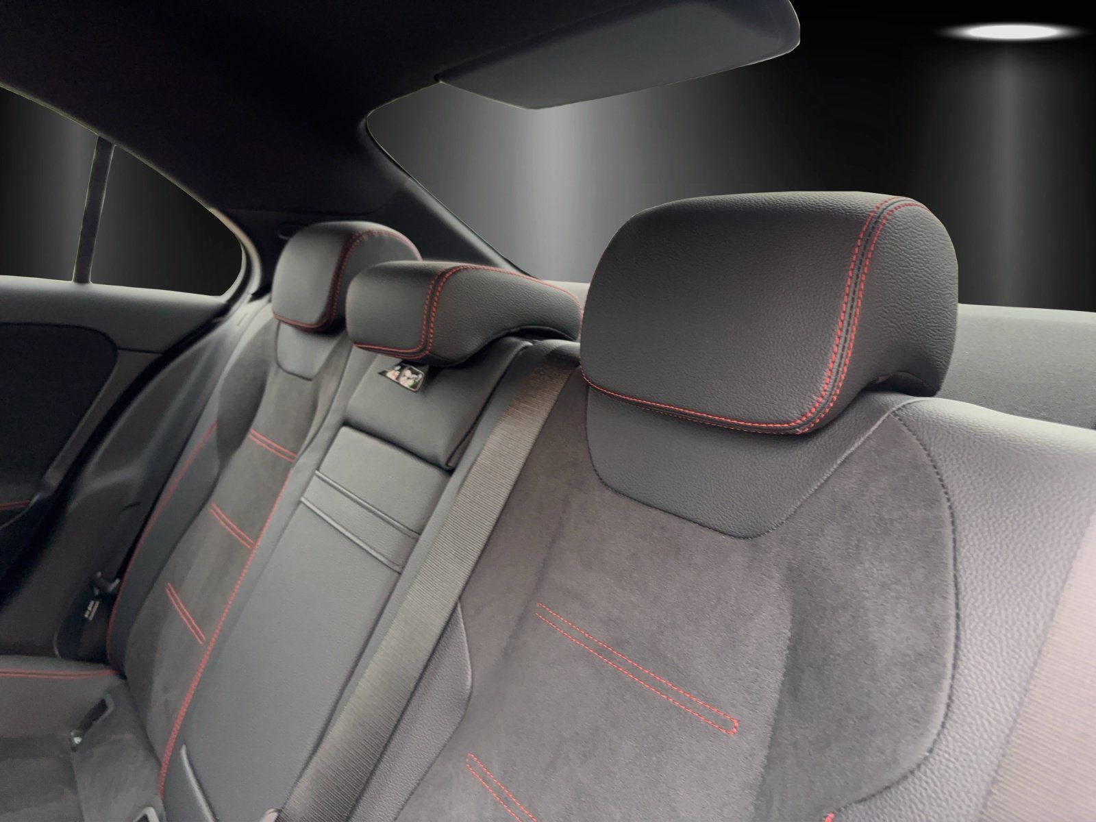 Fahrzeugabbildung Mercedes-Benz A 220 d Limousine AMG Distro MULTIBEAM KeyGO 19"