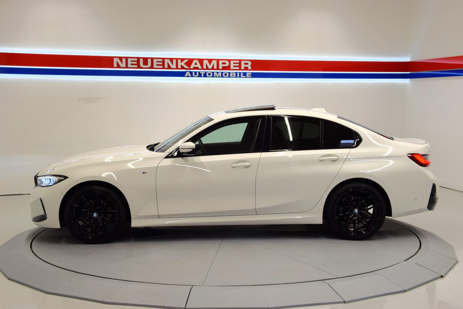 Fahrzeugabbildung BMW 320 d xDrive M Sport GSHD HeadUp ACC Kamera 19"