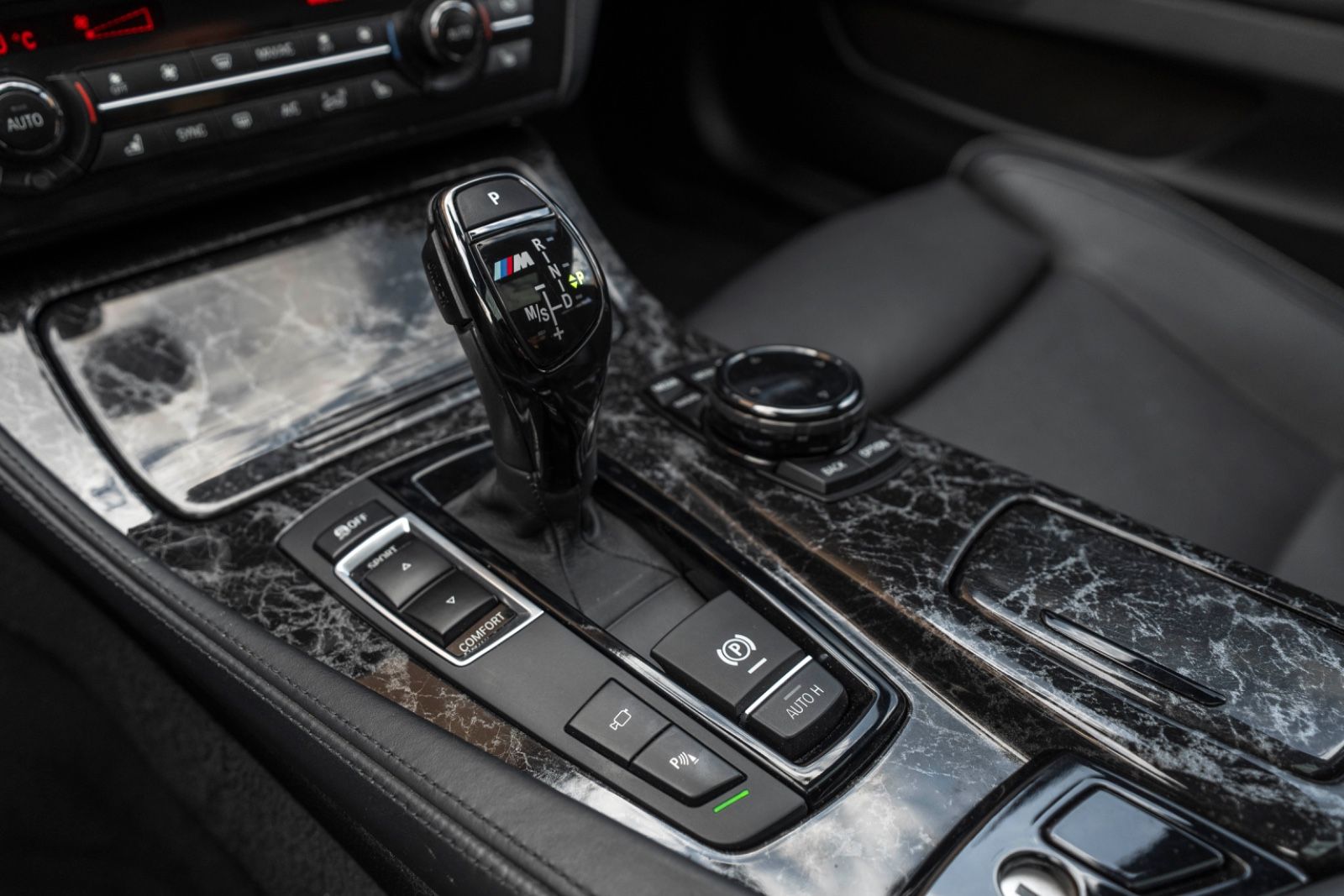 Fahrzeugabbildung BMW 550I M-SPORTPAKET HUD H&K LED KAM ACC