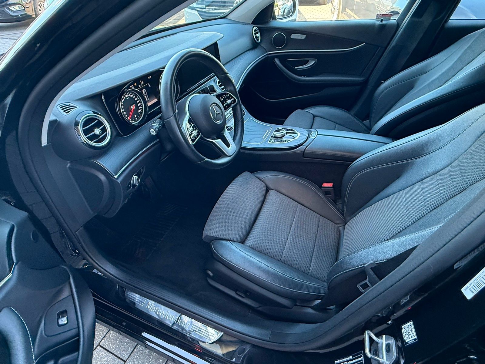 Fahrzeugabbildung Mercedes-Benz T-Modell E 200,Navi,Sitzh.