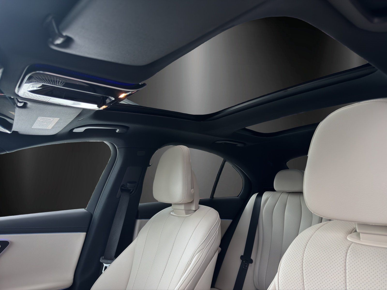 Fahrzeugabbildung Mercedes-Benz E 200 d AMG Pano AHK Memory DISTR 360°