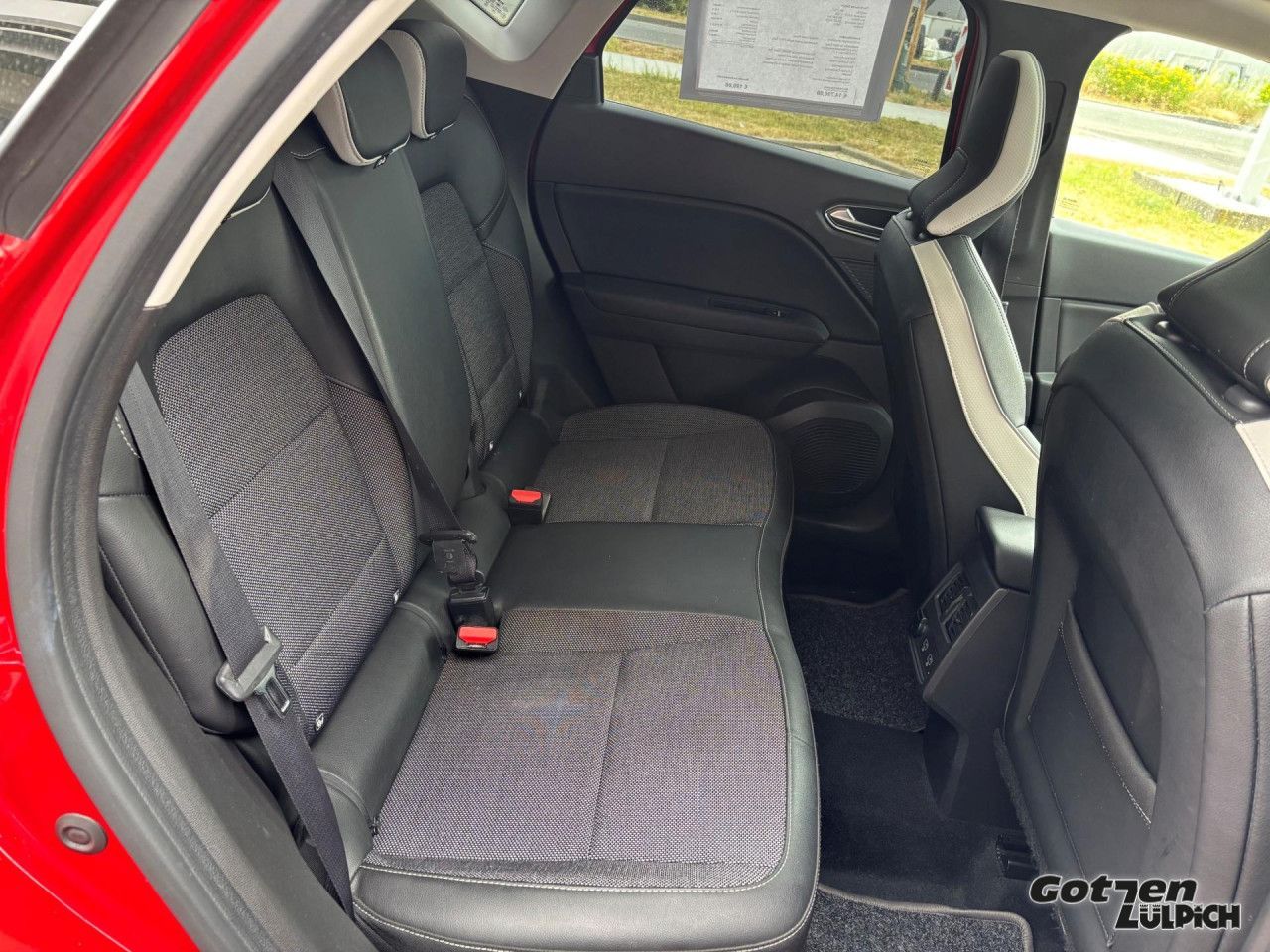 Fahrzeugabbildung Renault Captur II 1.3 TCe 130 Intens Klima SD PDC Navi