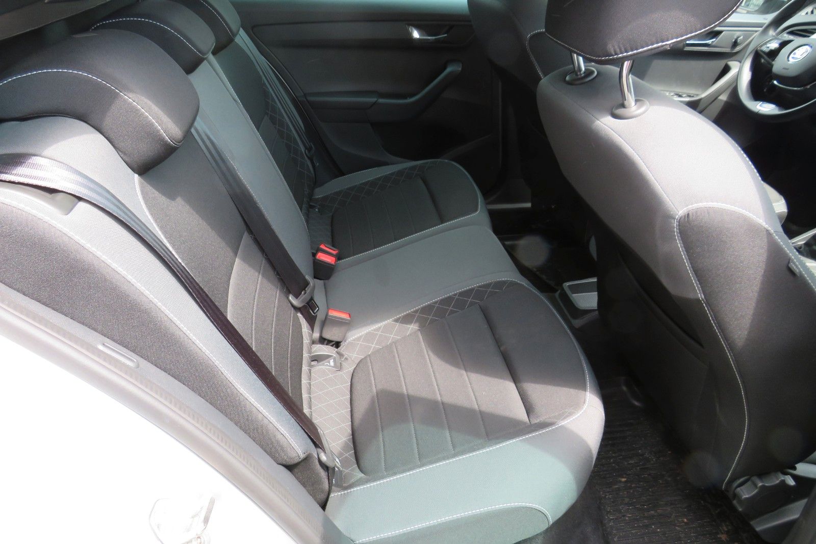 Fahrzeugabbildung SKODA Fabia Combi Ambition NAVI PDC GJ SITZH APP 1.HD