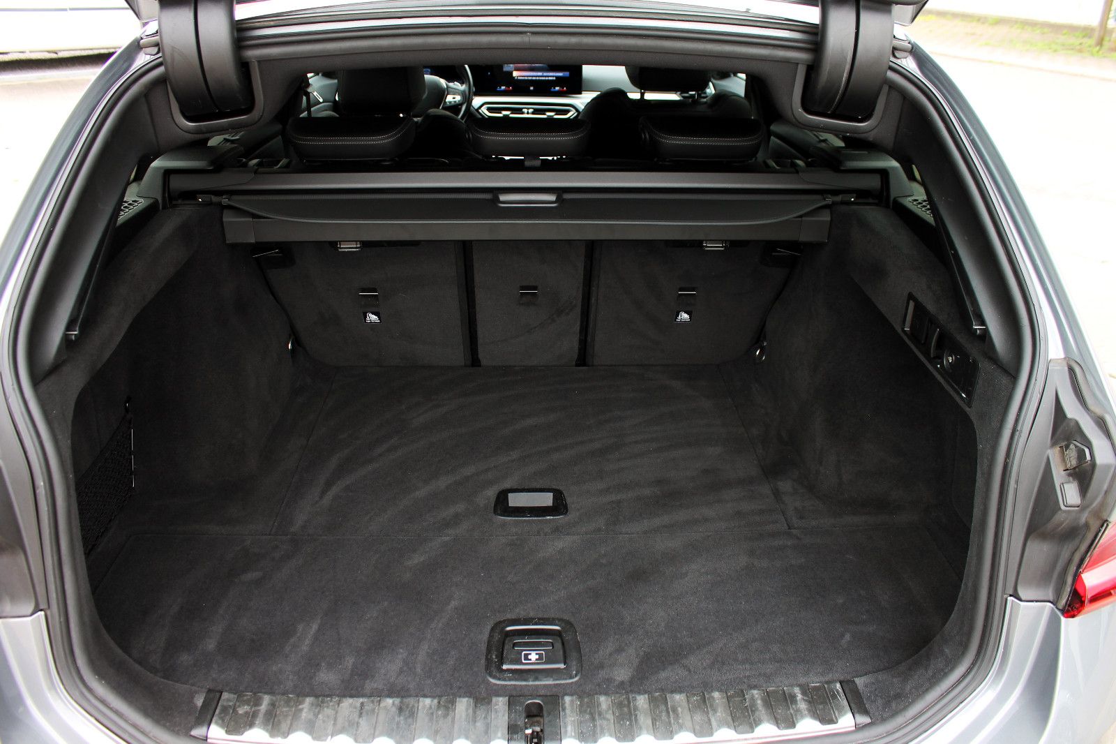 Fahrzeugabbildung BMW 318d Touring Steptr. LED ACC KAM AHK NAV CarPlay