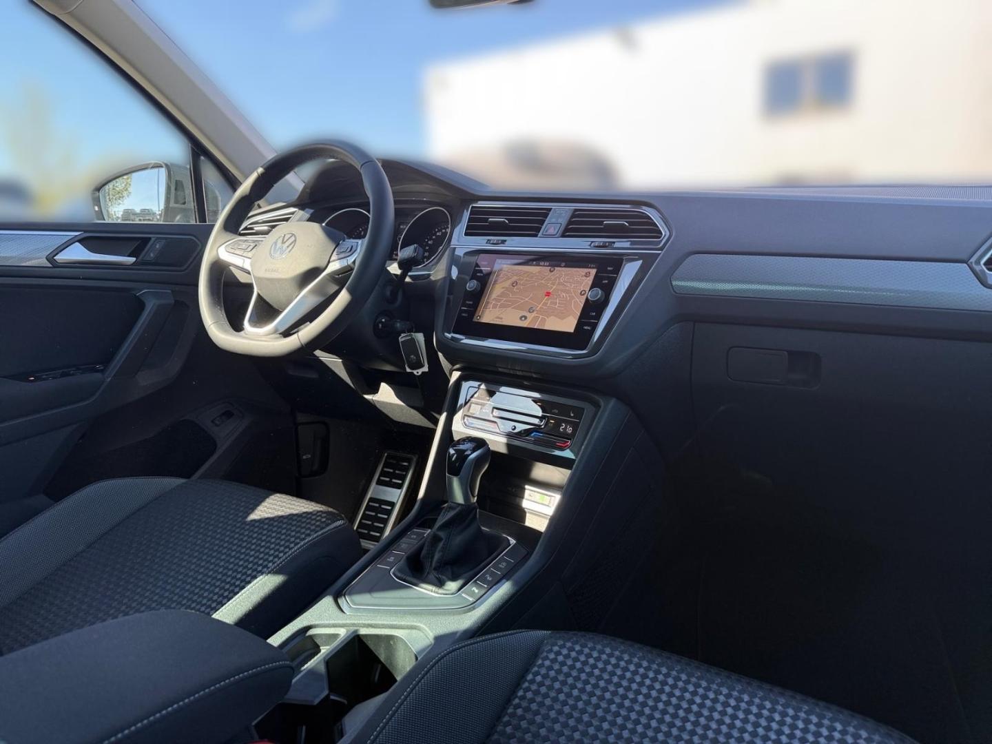 Volkswagen Tiguan Active 1.5 TSI StandHZG AHK-klappbar Navi, миниатюра 22